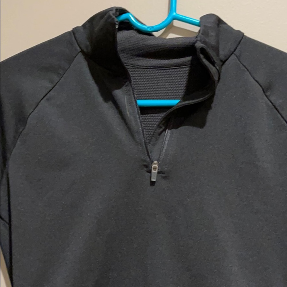 Workout top - Picture 2 of 3